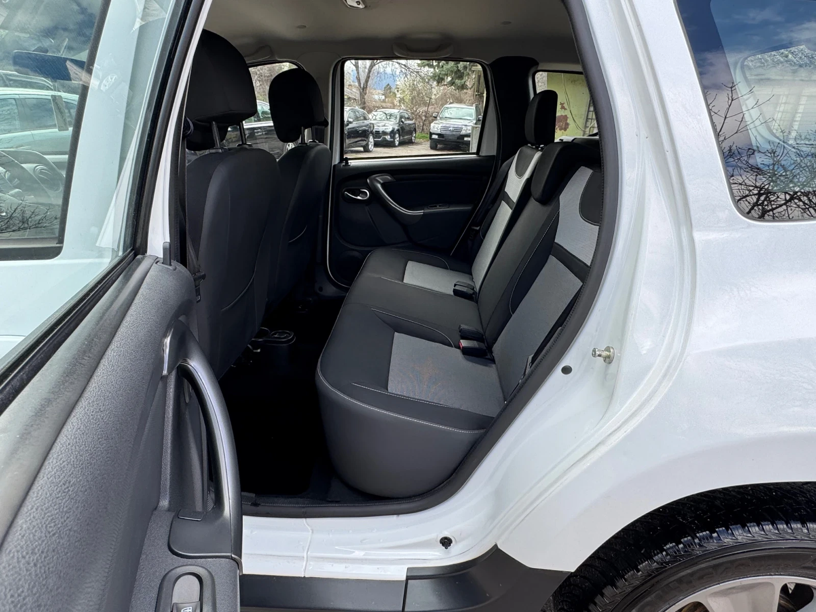 Dacia Duster Топ състояние!!!, снимка 16 - Автомобили и джипове - 54098194