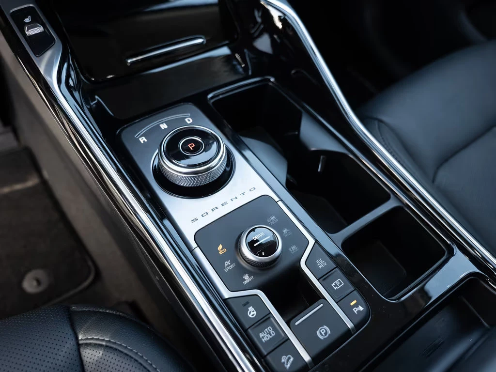 Kia Sorento PHEV/265HP/SPIRIT/AWD/CAM/BOSE/KLESS/LED/310q, снимка 9 - Автомобили и джипове - 54566369
