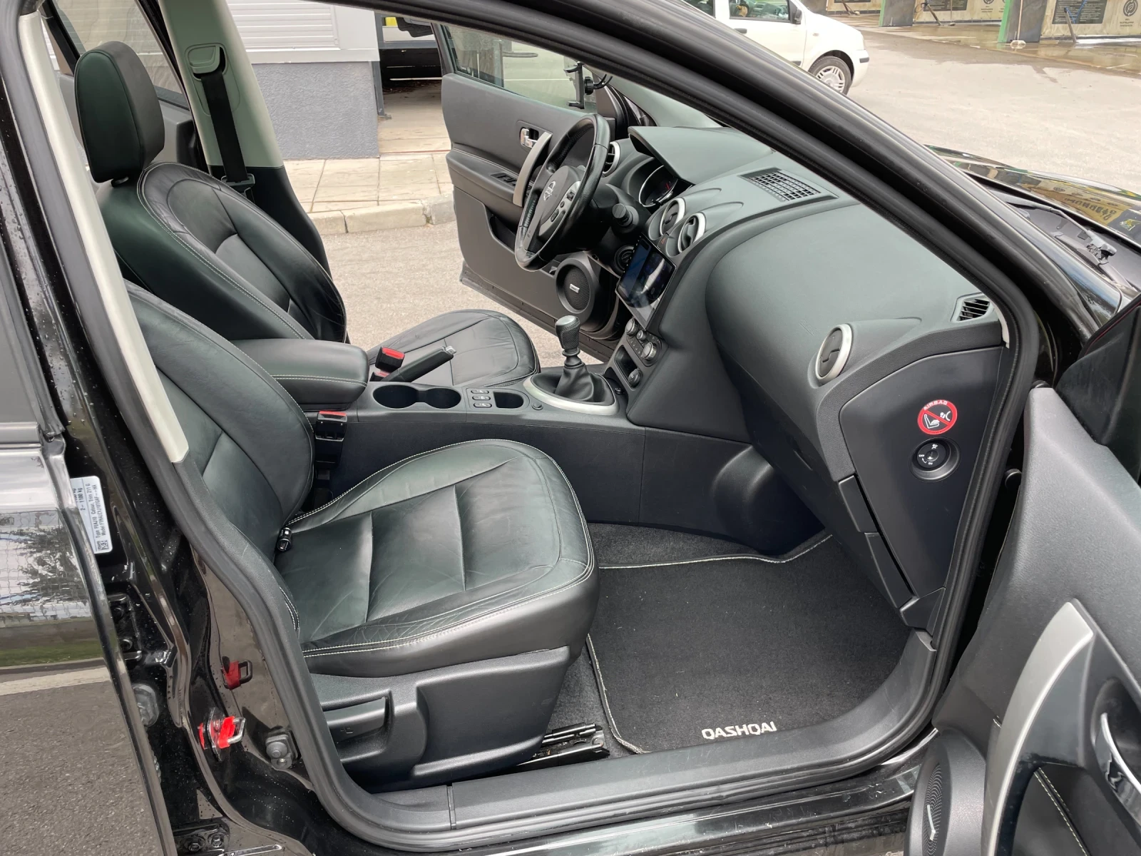 Nissan Qashqai TECNA 1.6 DCI, снимка 17 - Автомобили и джипове - 54651213