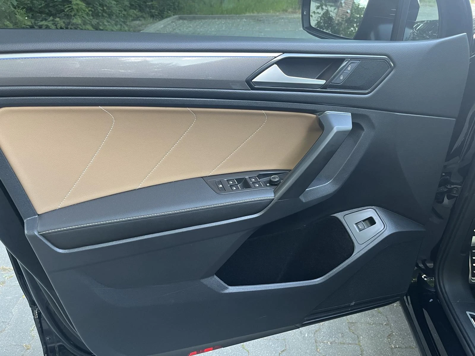 VW Tiguan R-line Black Edition 4-Motion Лизинг, снимка 11 - Автомобили и джипове - 54843987