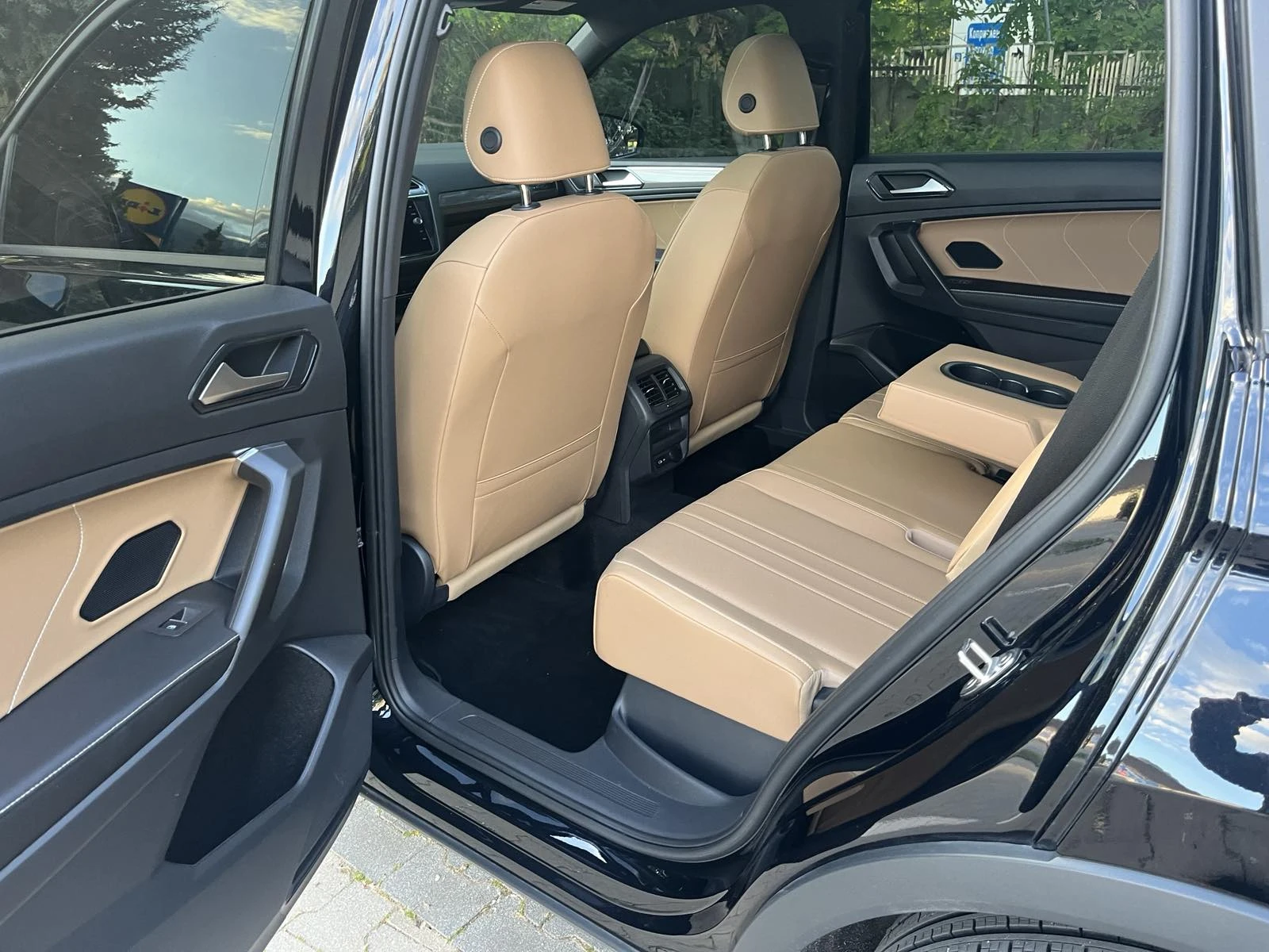 VW Tiguan R-line Black Edition 4-Motion Лизинг, снимка 7 - Автомобили и джипове - 54843987