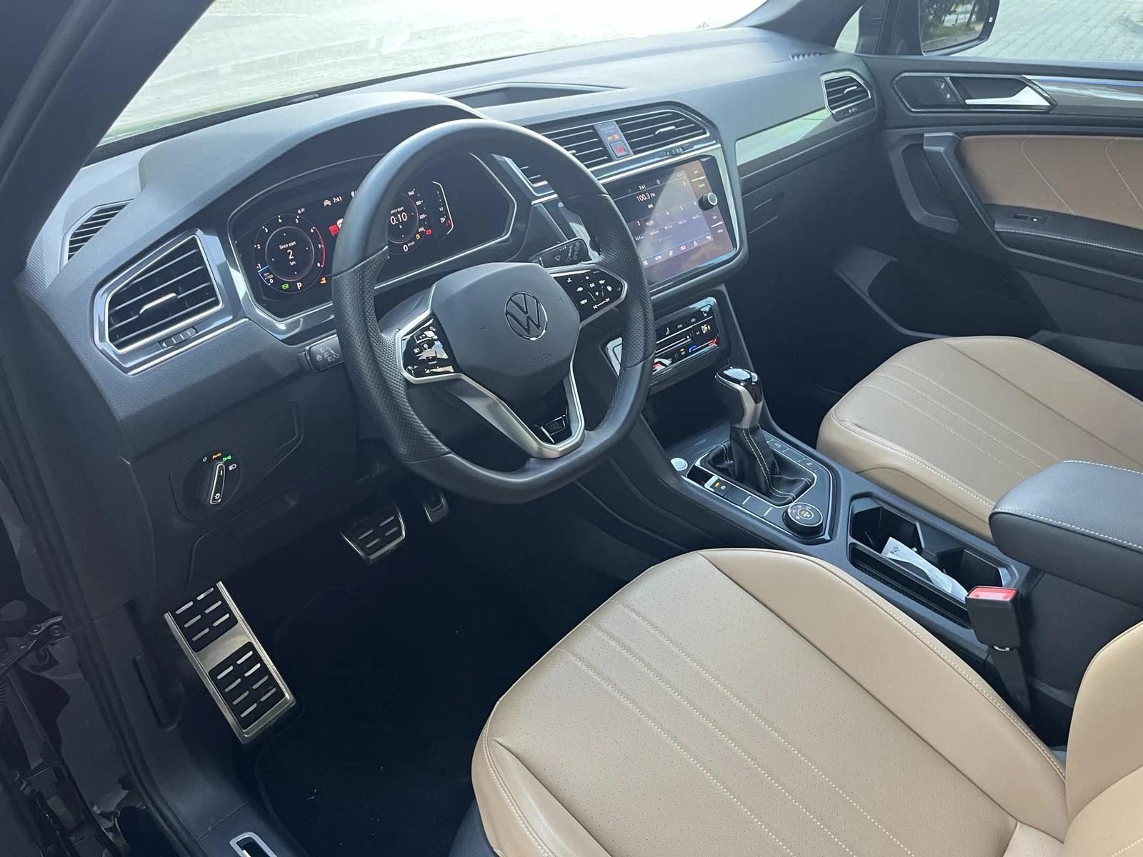VW Tiguan R-line Black Edition 4-Motion Лизинг, снимка 8 - Автомобили и джипове - 54843987