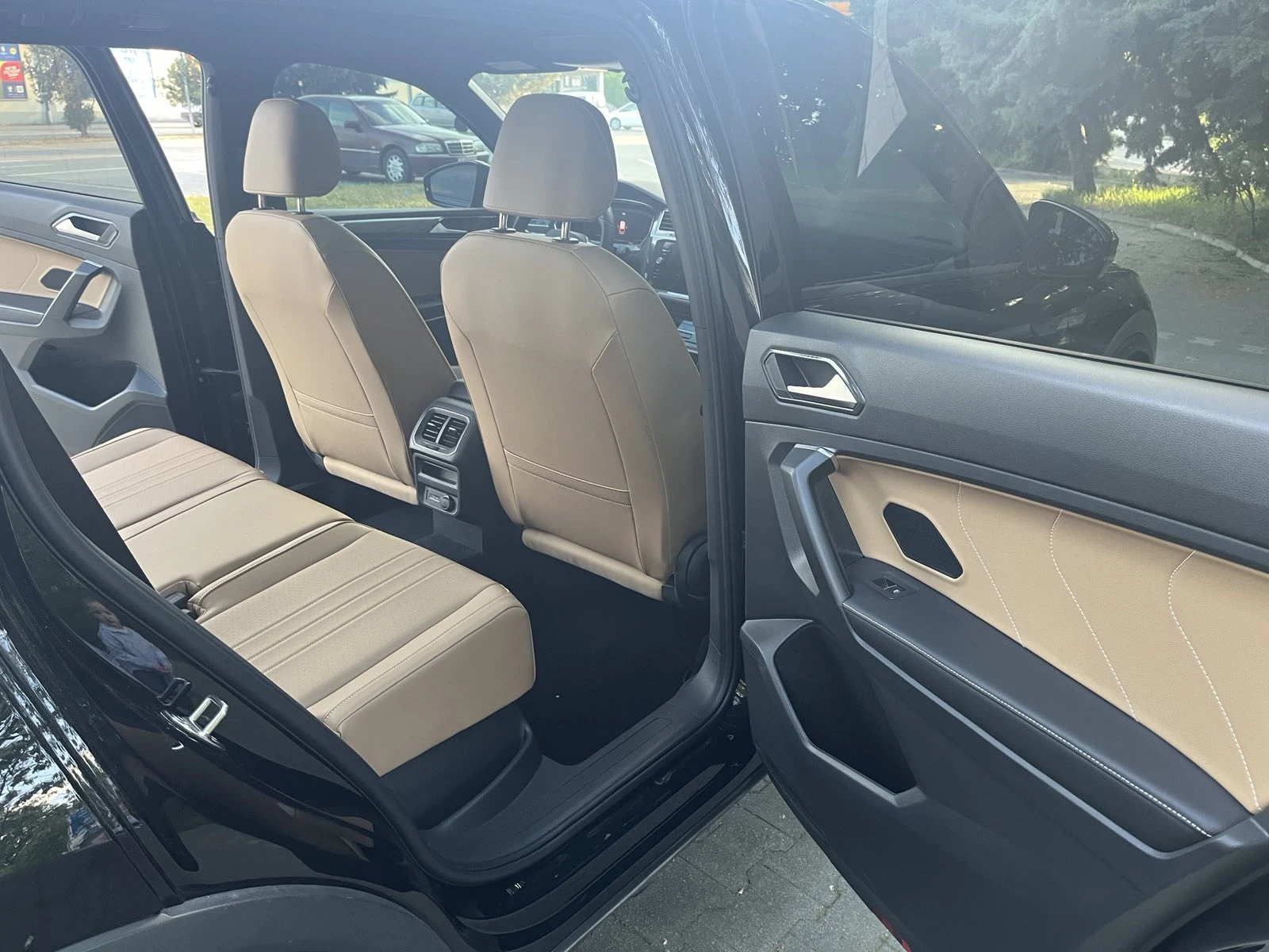 VW Tiguan R-line Black Edition 4-Motion Лизинг, снимка 9 - Автомобили и джипове - 54843987