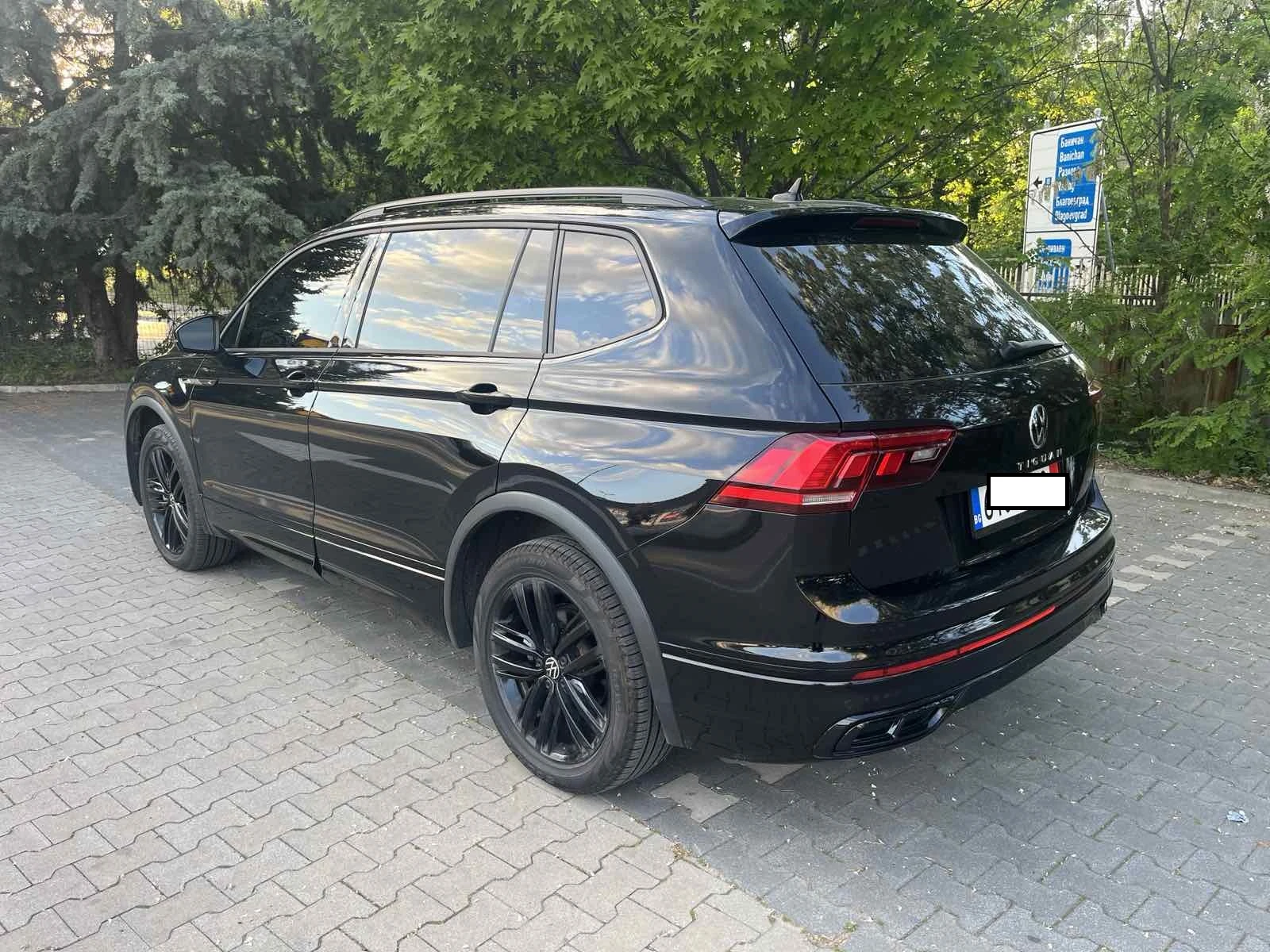 VW Tiguan R-line Black Edition 4-Motion Лизинг, снимка 3 - Автомобили и джипове - 54843987
