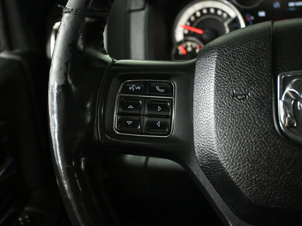 Dodge RAM 1500 Sport  Sunroof Heated Seats Navigation Remote Star, снимка 14 - Автомобили и джипове - 54992339
