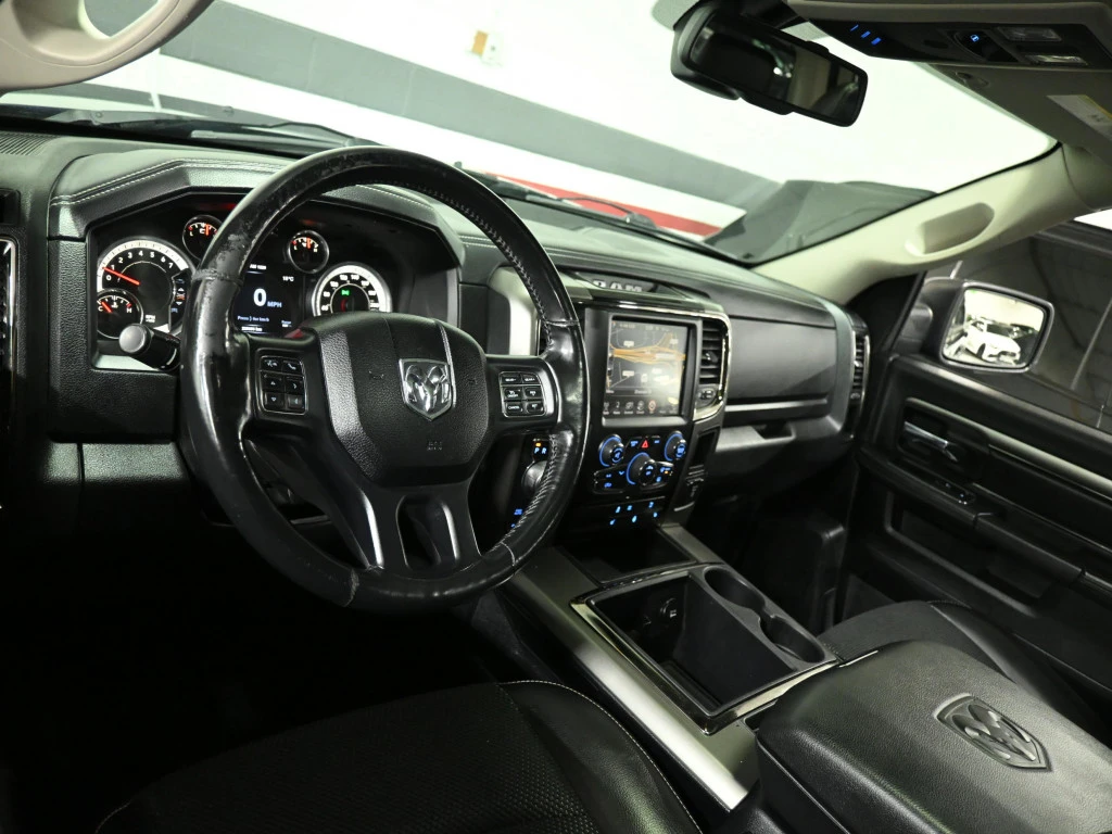 Dodge RAM 1500 Sport  Sunroof Heated Seats Navigation Remote Star, снимка 10 - Автомобили и джипове - 54992339