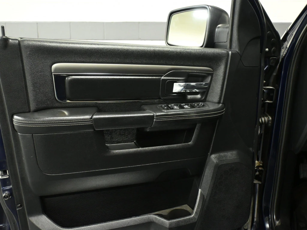 Dodge RAM 1500 Sport  Sunroof Heated Seats Navigation Remote Star, снимка 11 - Автомобили и джипове - 54992339