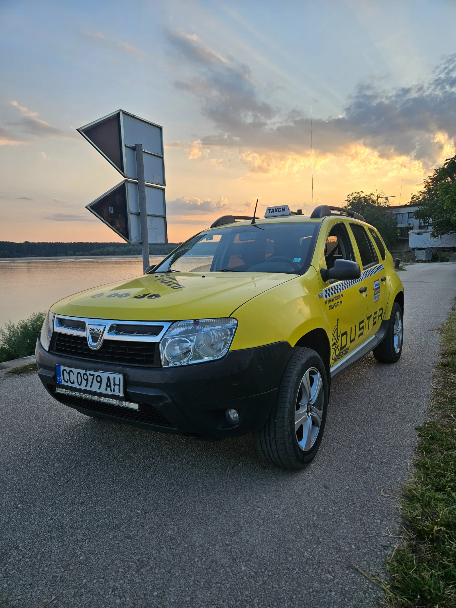 Dacia Duster 1.5DCI, снимка 3 - Автомобили и джипове - 55339136
