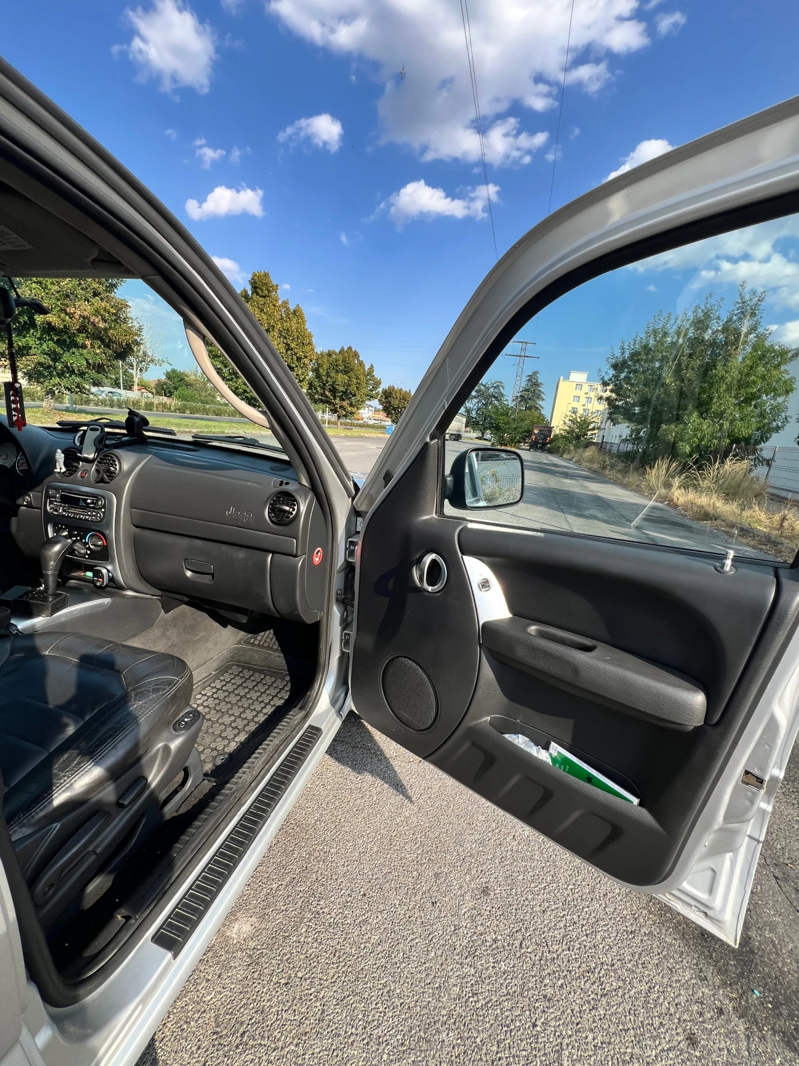 Jeep Cherokee, снимка 8 - Автомобили и джипове - 55982956