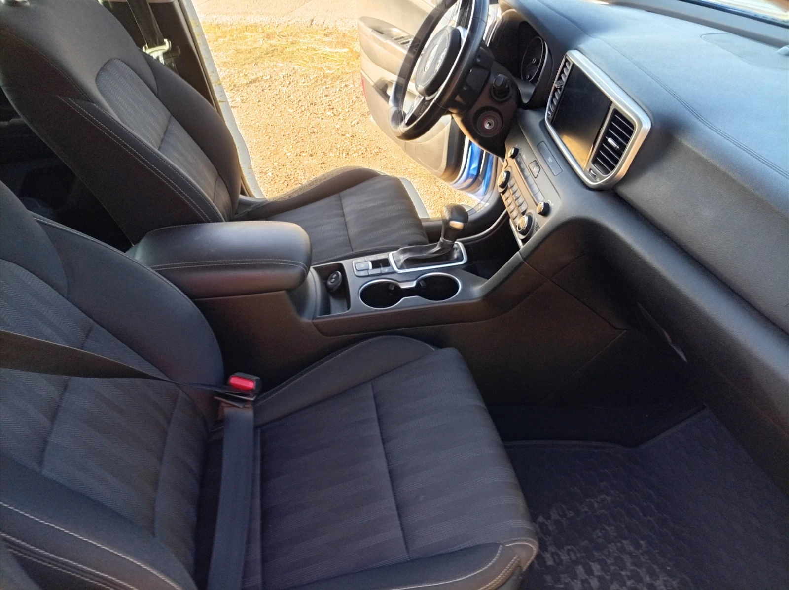 Kia Sportage, снимка 13 - Автомобили и джипове - 56317310