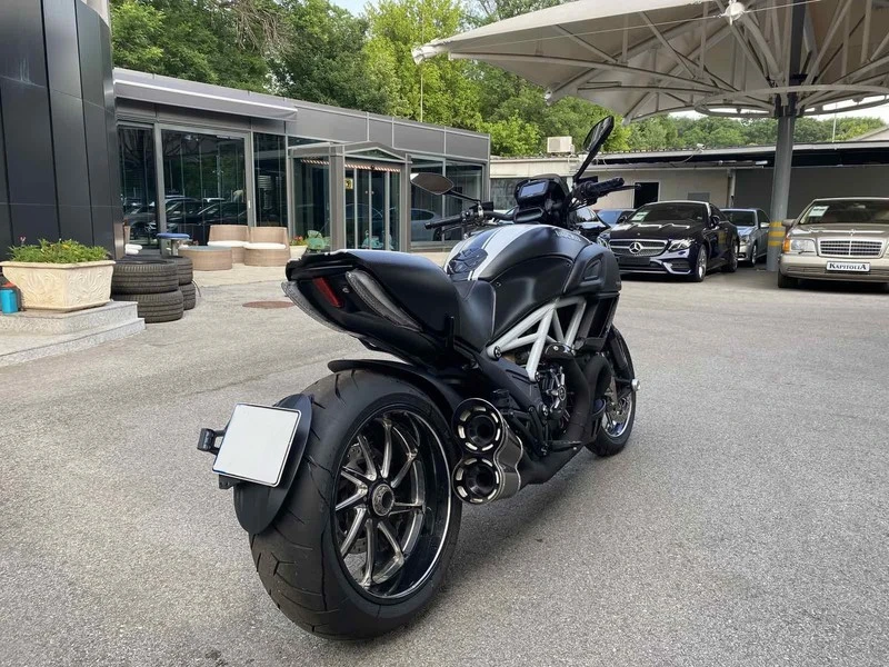 Ducati Diavel 1200/CARBON/TERMIGNONI/1500КМ!!!, снимка 5 - Мотоциклети и мототехника - 50906693