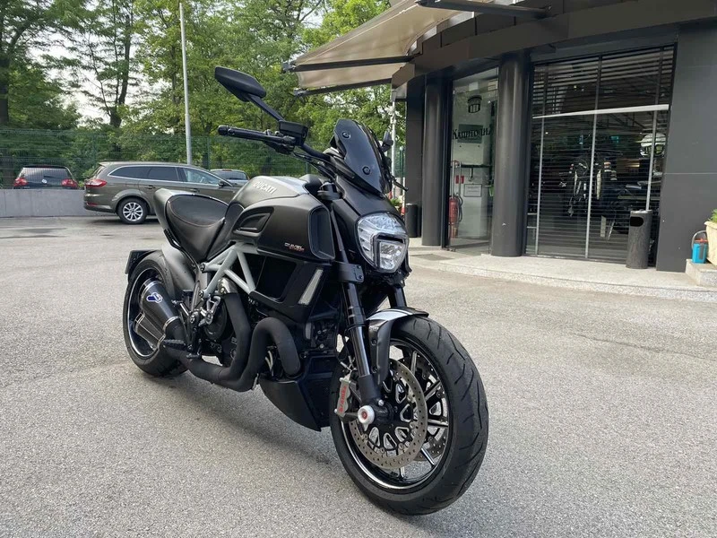 Ducati Diavel 1200/CARBON/TERMIGNONI/1500КМ!!!, снимка 4 - Мотоциклети и мототехника - 50906693