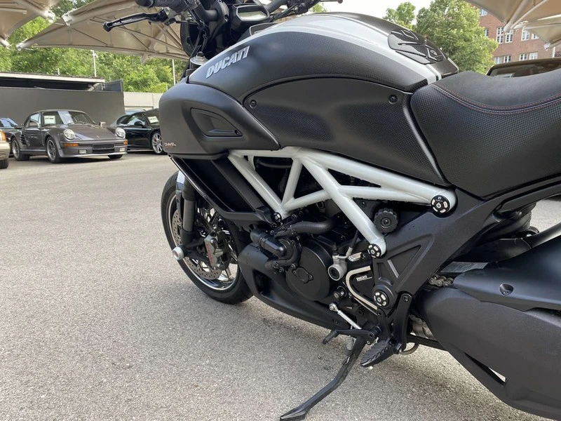 Ducati Diavel 1200/CARBON/TERMIGNONI/1500КМ!!!, снимка 10 - Мотоциклети и мототехника - 50906693