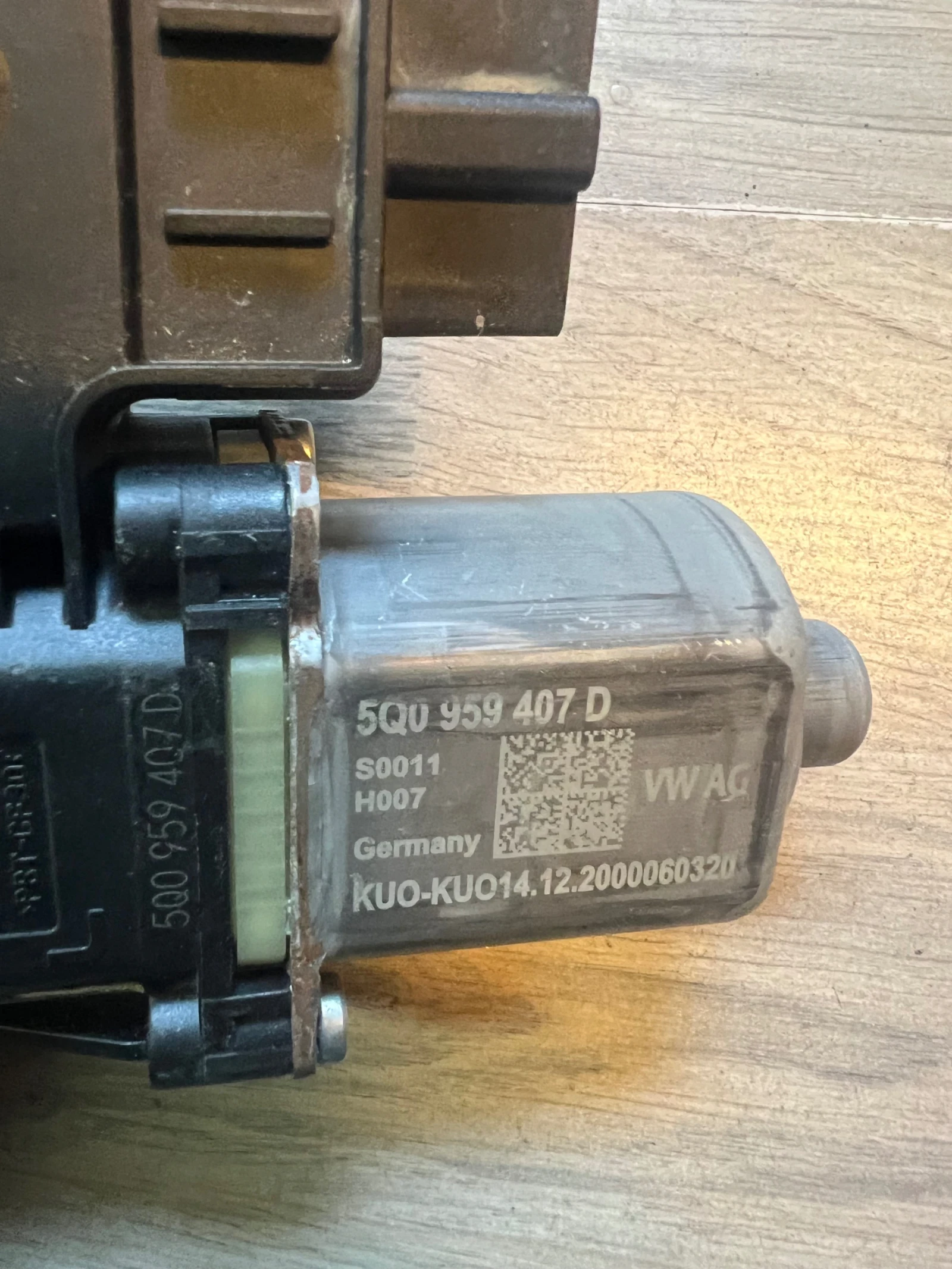 5Q0959407D     VW T-ROC  5Q0 959 407 D | Mobile.bg   1