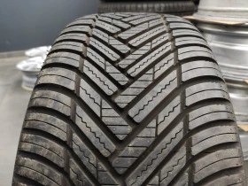 Гуми Всесезонни 225/45R17, снимка 1 - Гуми и джанти - 44343247