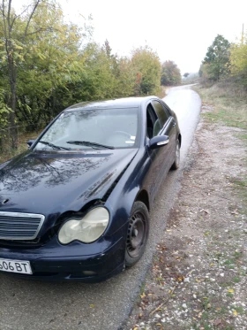 Mercedes-Benz C 220 Седан, снимка 4