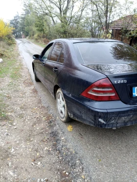 Mercedes-Benz C 220 Седан, снимка 8