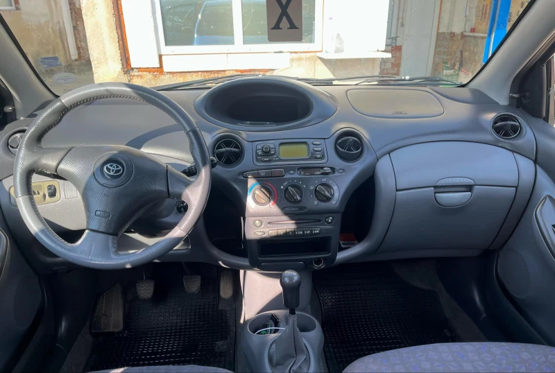 Toyota Yaris 1.3, снимка 4 - Автомобили и джипове - 49433994