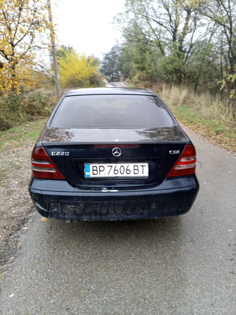 Mercedes-Benz C 220 Седан, снимка 7 - Автомобили и джипове - 52101175