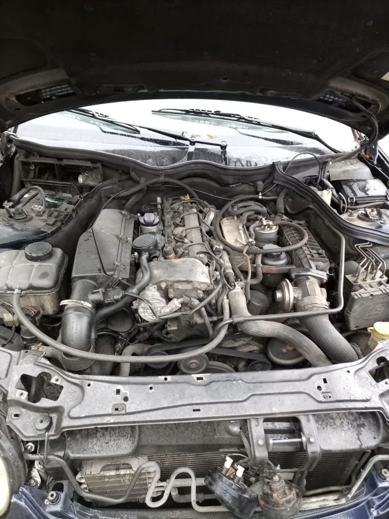 Mercedes-Benz C 220 Седан, снимка 5 - Автомобили и джипове - 52101175