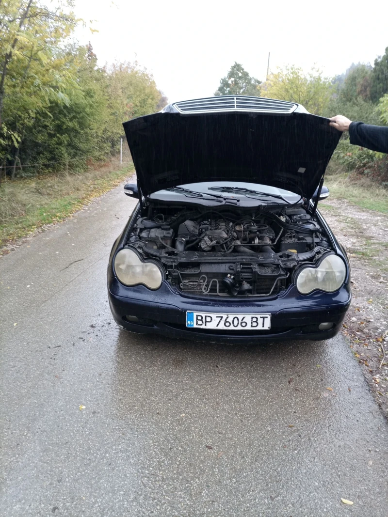 Mercedes-Benz C 220 Седан, снимка 2 - Автомобили и джипове - 52101175