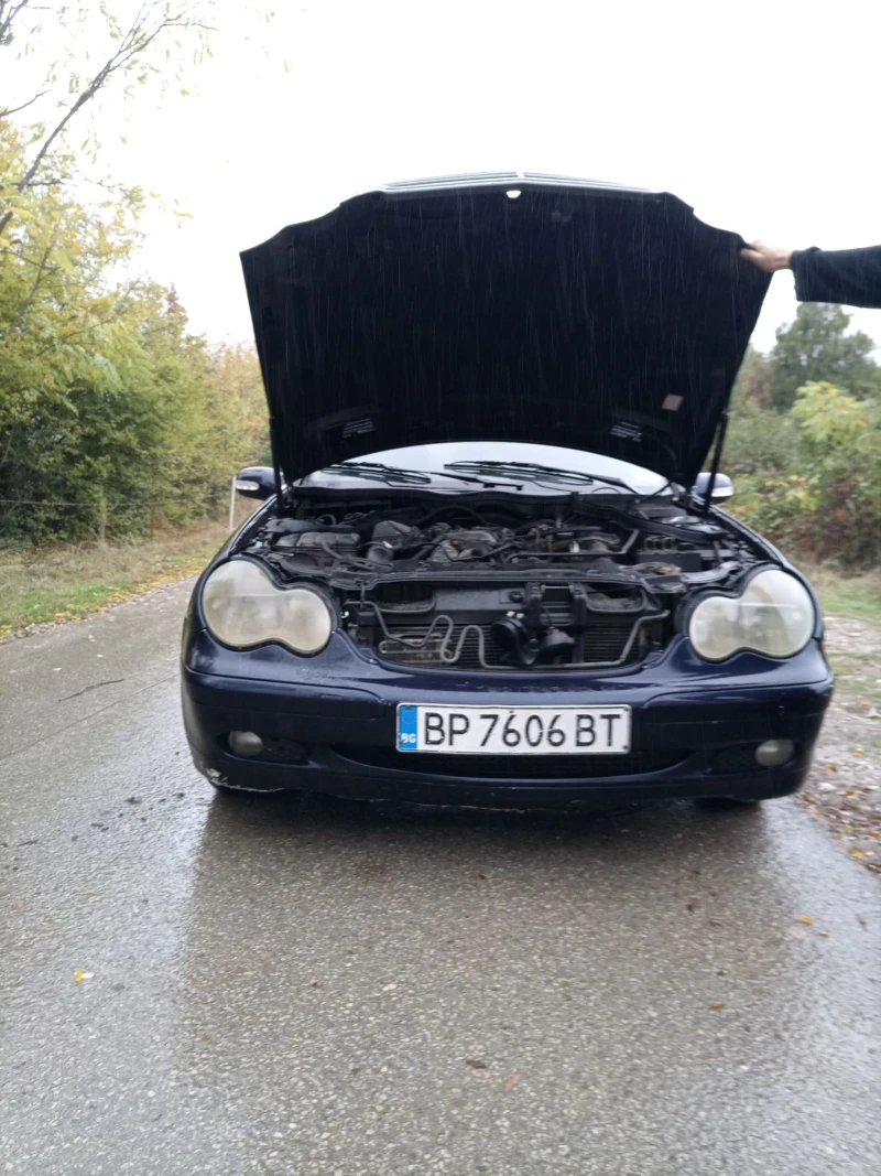Mercedes-Benz C 220 Седан, снимка 3 - Автомобили и джипове - 52101175