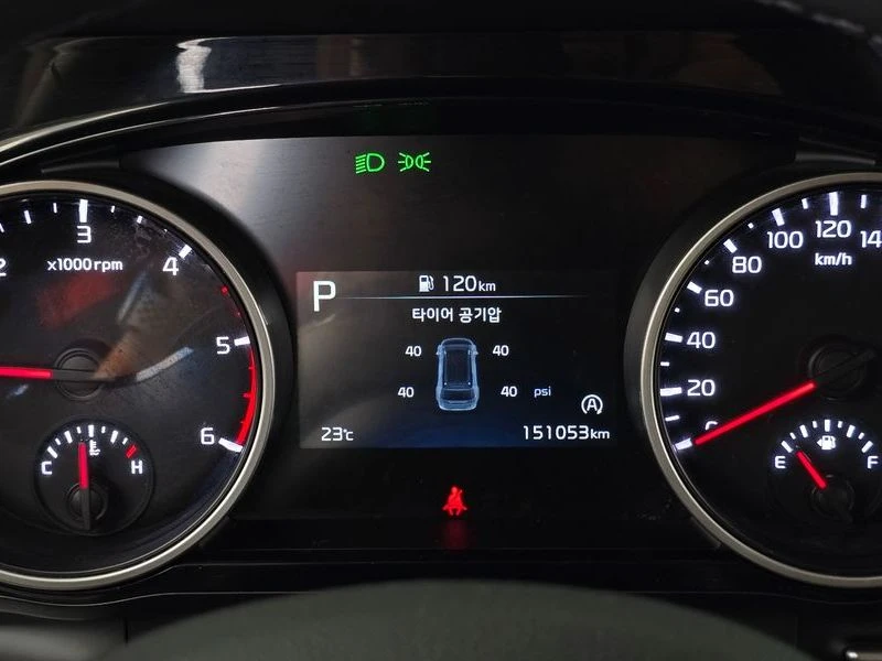 Kia Carnival 2.2 Automatic, снимка 10 - Автомобили и джипове - 55476962