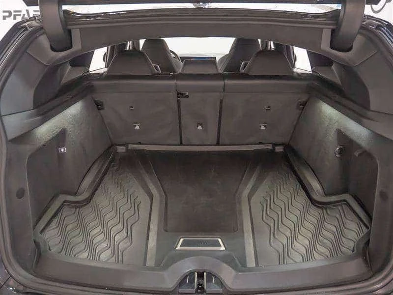 BMW XM * MANAGERS RETAIL BLOWOUT HEA Specification Bowers, снимка 16 - Автомобили и джипове - 56533106