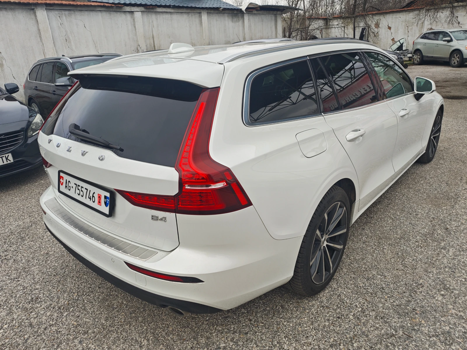 Volvo V60 MILDE HIBRID, SWISS - изображение 5