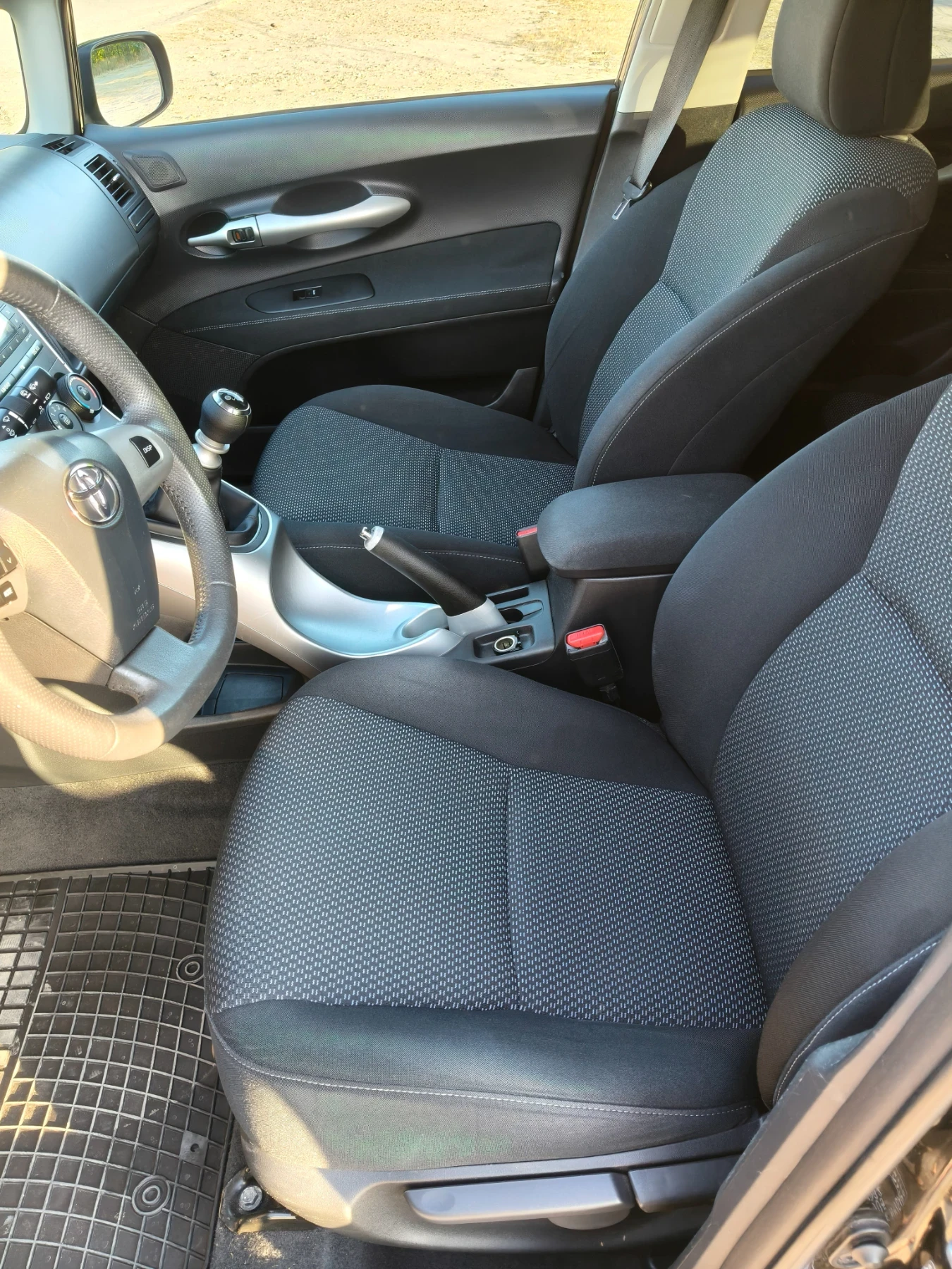 Toyota Auris, снимка 6 - Автомобили и джипове - 53734468