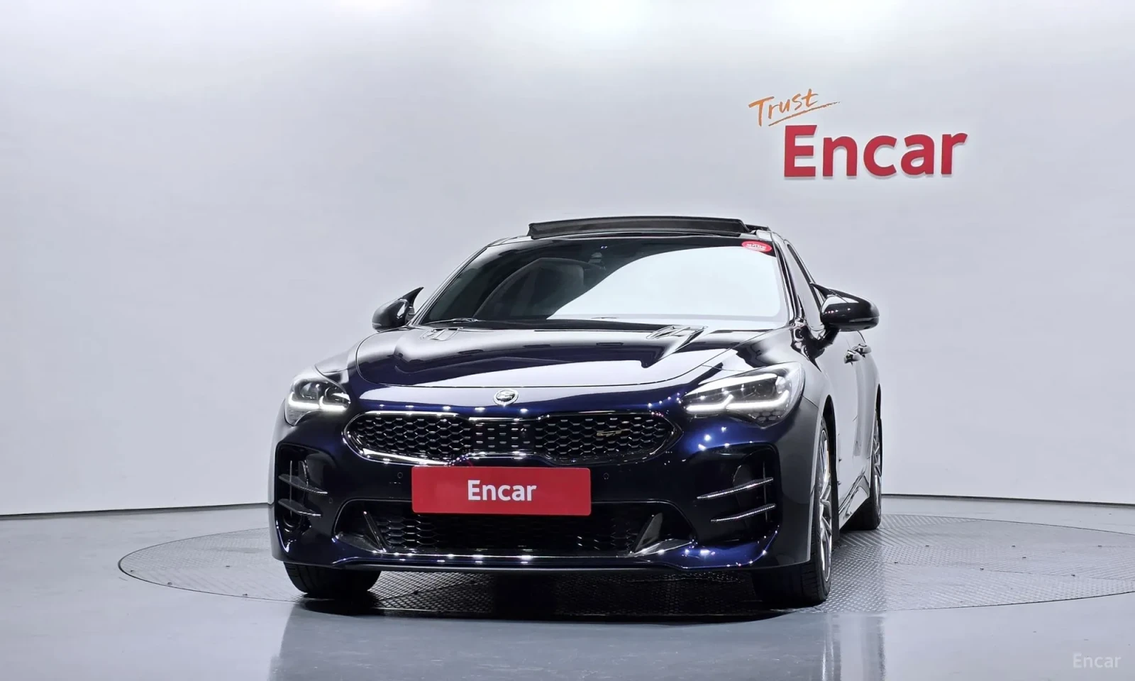 Kia Stinger Топ цена\Реални километри\ Фулл екстри, снимка 3 - Автомобили и джипове - 55584058