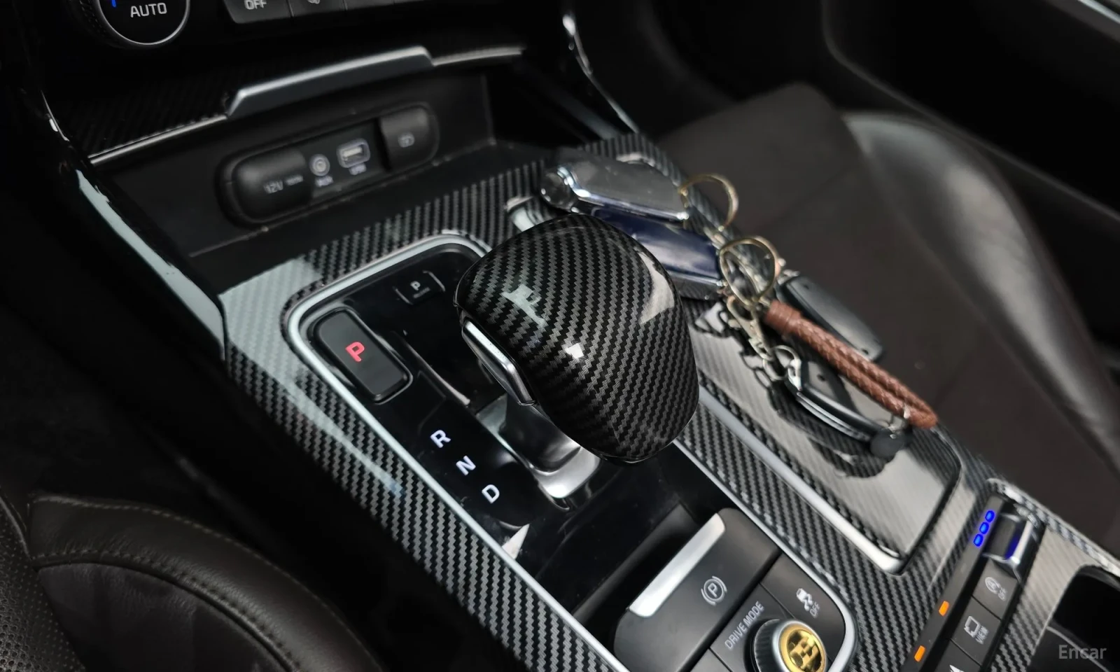 Kia Stinger Топ цена\Реални километри\ Фулл екстри, снимка 9 - Автомобили и джипове - 55584058