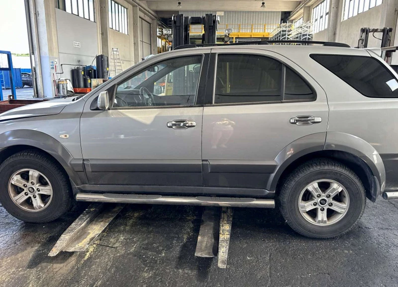 Kia Sorento 2.5 CRDI, снимка 4 - Автомобили и джипове - 43176762