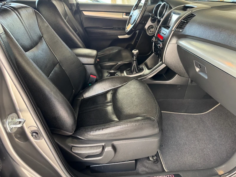 Kia Sorento 2.2CRDi* 197кс* 4x4* НАВИ* КОЖА* EURO5, снимка 15 - Автомобили и джипове - 51115598