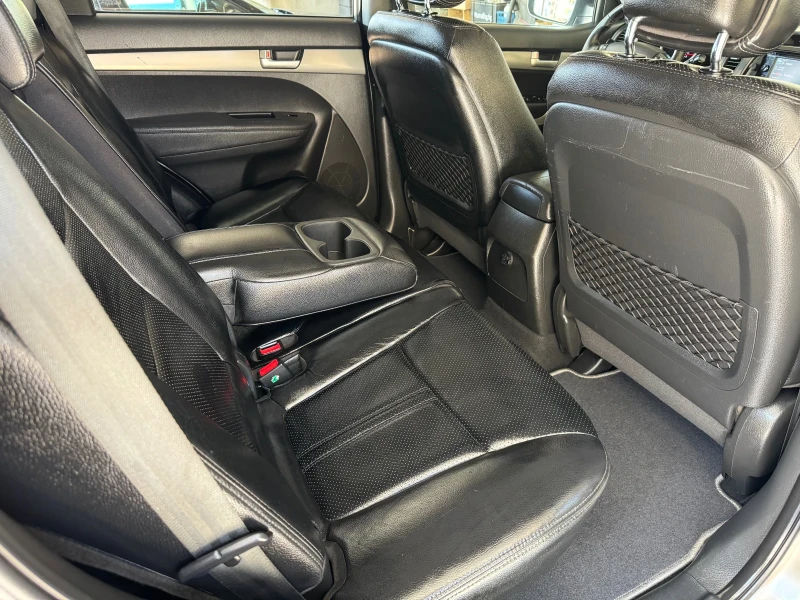 Kia Sorento 2.2CRDi* 197кс* 4x4* НАВИ* КОЖА* EURO5, снимка 16 - Автомобили и джипове - 51115598