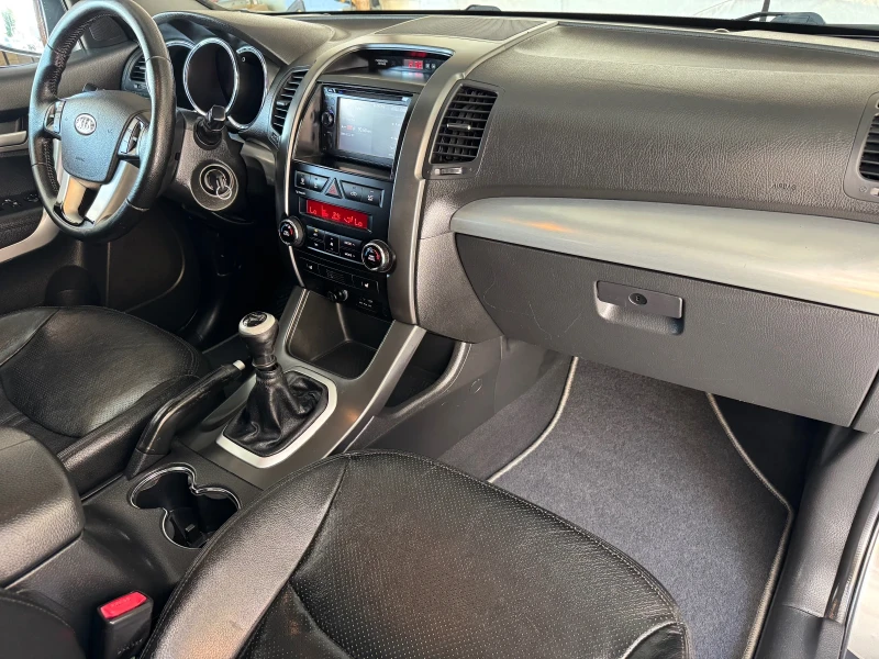 Kia Sorento 2.2CRDi* 197кс* 4x4* НАВИ* КОЖА* EURO5, снимка 14 - Автомобили и джипове - 51115598