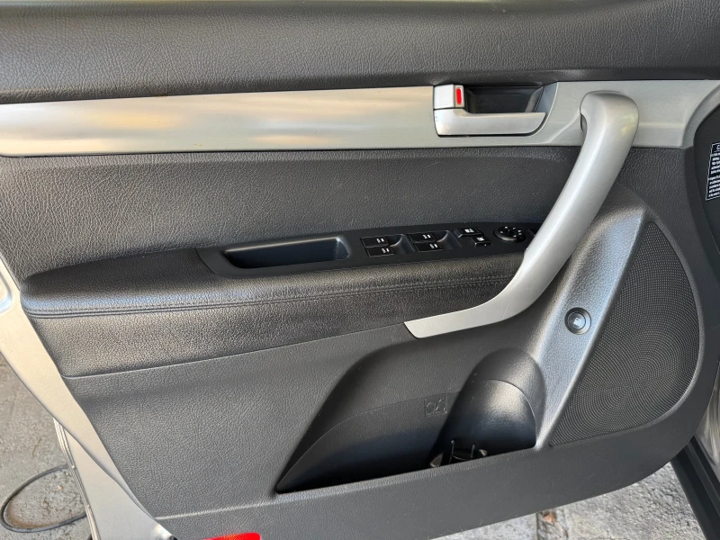 Kia Sorento 2.2CRDi* 197кс* 4x4* НАВИ* КОЖА* EURO5, снимка 17 - Автомобили и джипове - 51115598