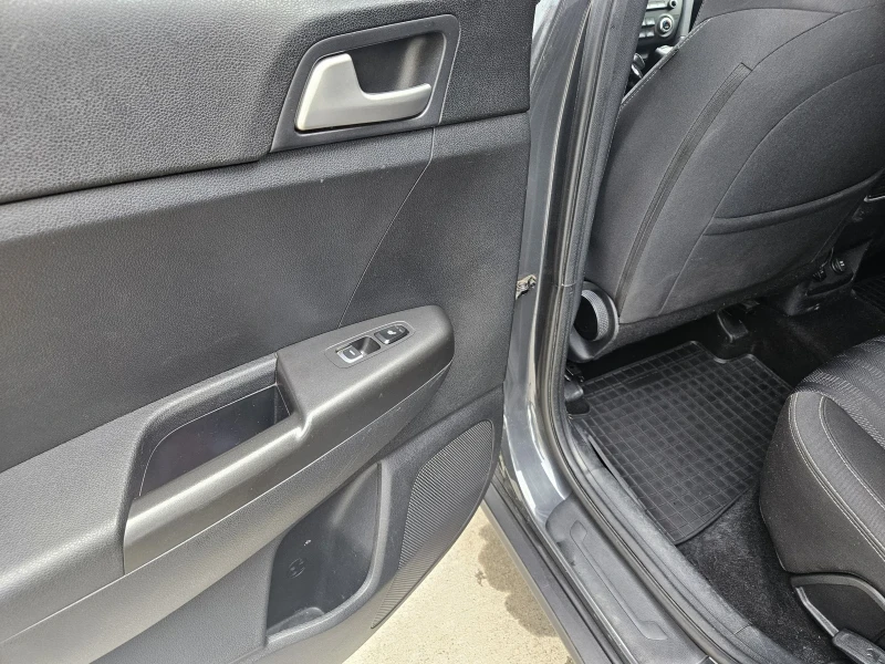 Kia Sportage 4x4 1.6 crdi 4WD ГАРАНЦИЯ, снимка 13 - Автомобили и джипове - 52542785