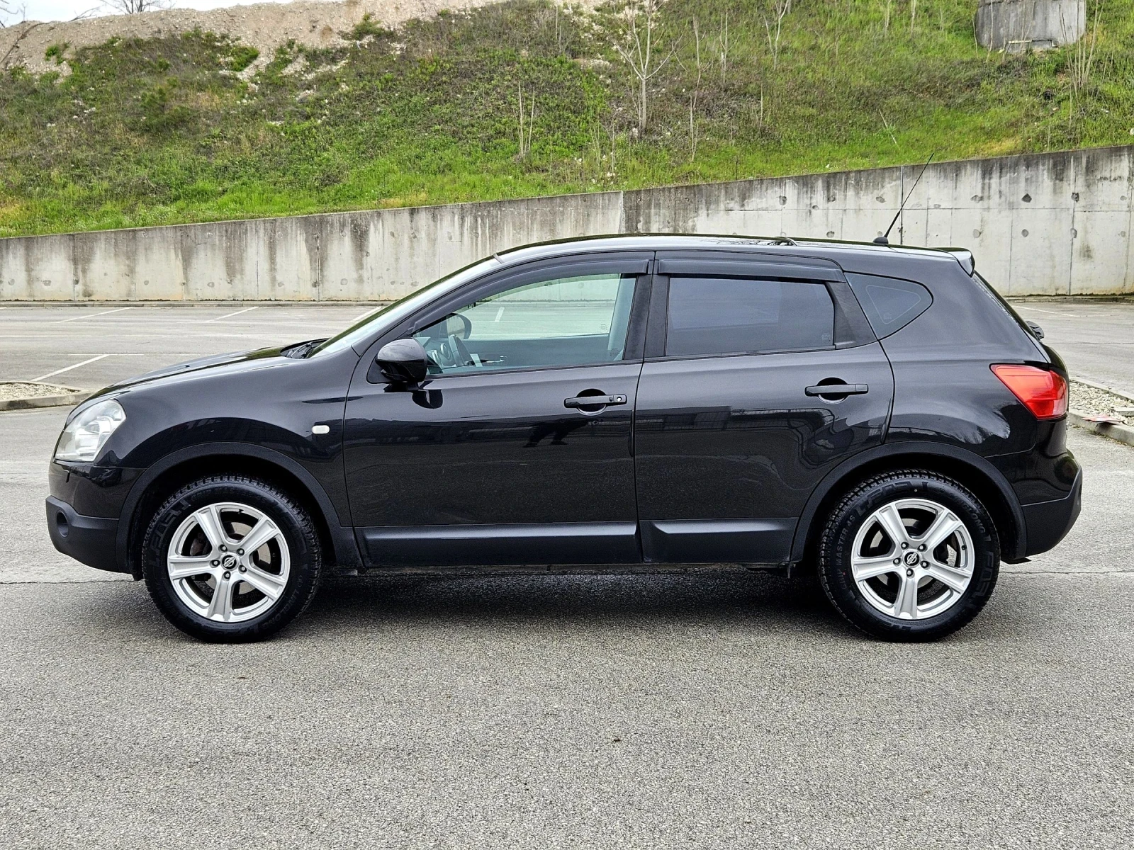 Nissan Qashqai ГАЗ-БЕНЗИН КОЖА НАВИГАЦИЯ 4Х4 , снимка 8 - Автомобили и джипове - 54169550