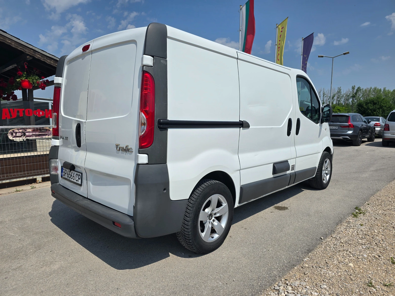 Renault Trafic 2.0DCI 114кс. КЛИМАТИК ! ! РЕАЛНИ КИЛОМЕТРИ - изображение 5