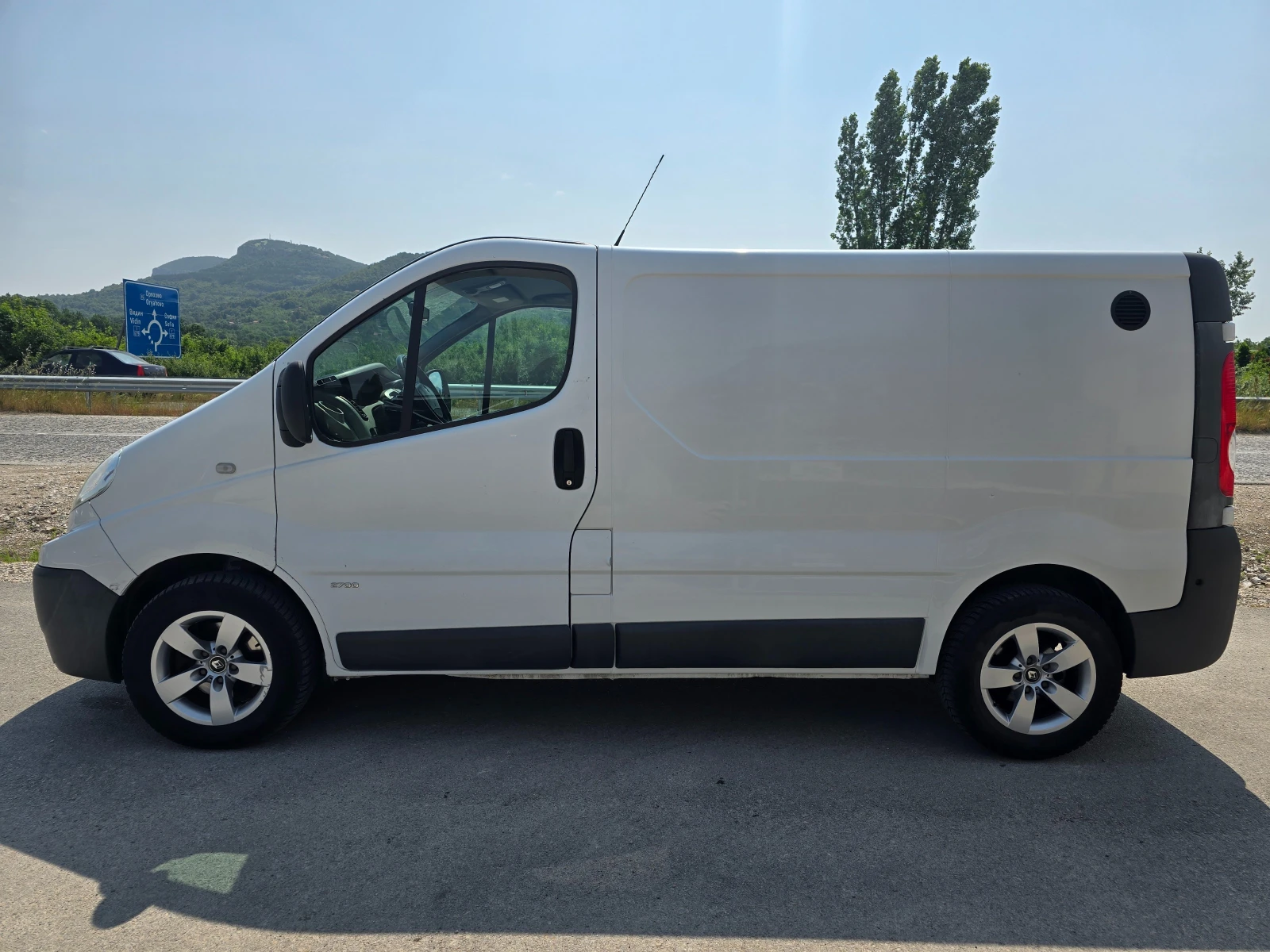 Renault Trafic 2.0DCI 114кс. КЛИМАТИК ! ! РЕАЛНИ КИЛОМЕТРИ - изображение 2