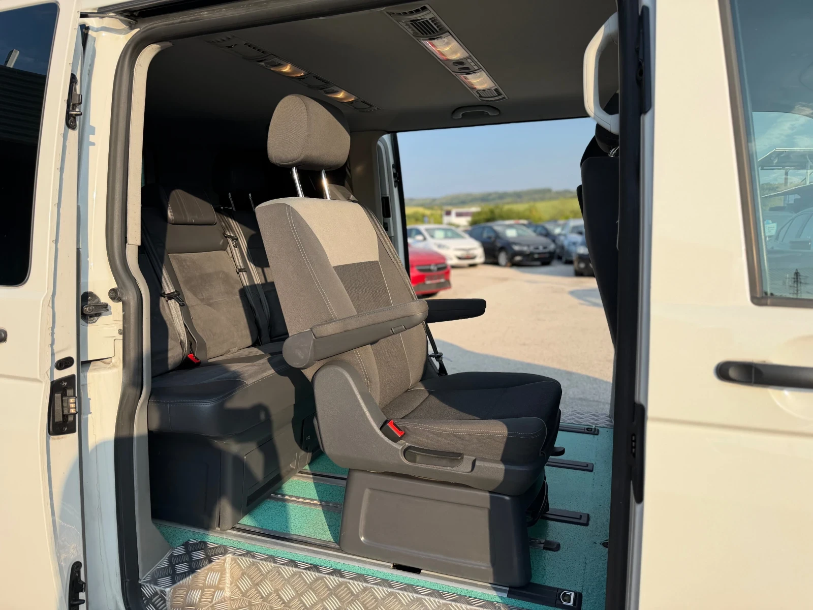 VW Caravelle 2.0TDI DSG 4x4 9����� | Mobile.bg � ����������� 12
