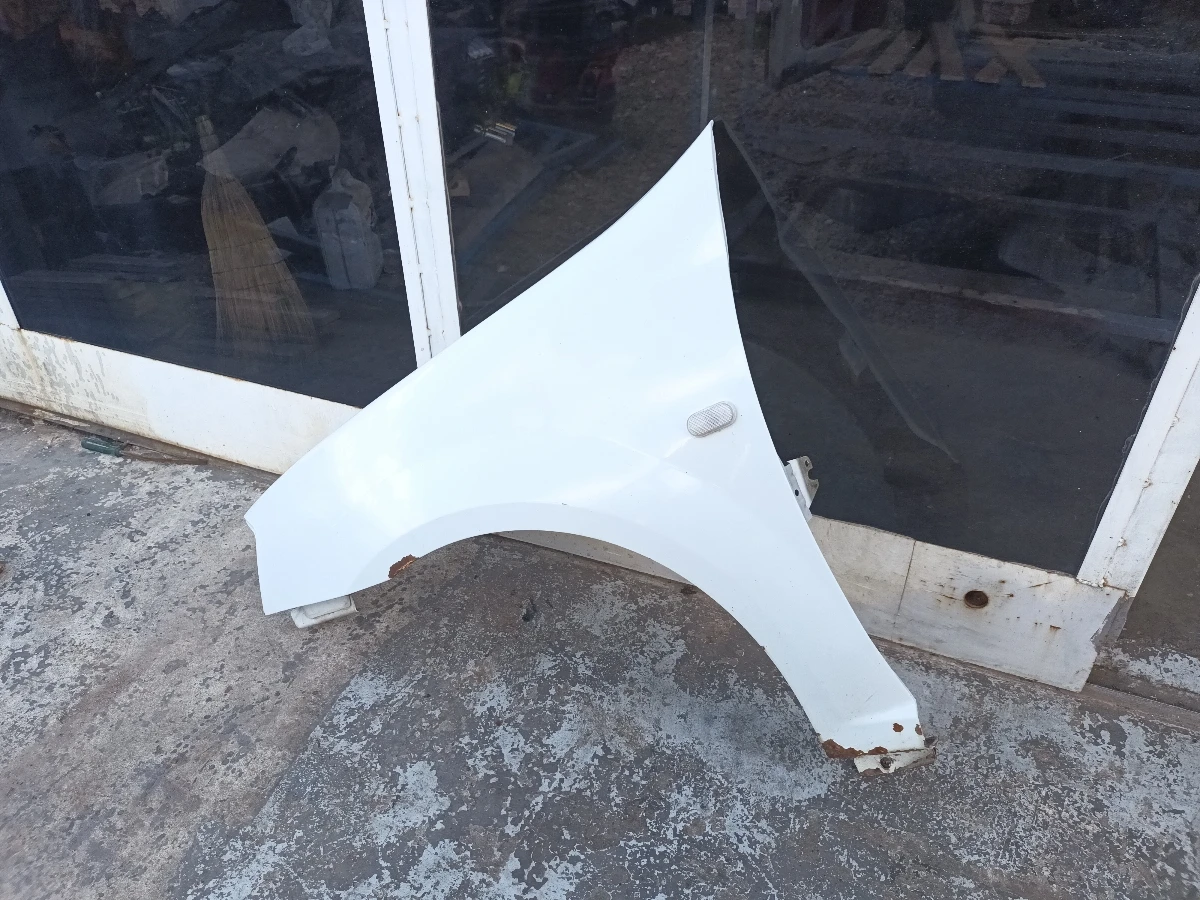 калник ляв Дачия Логан 1.5дци