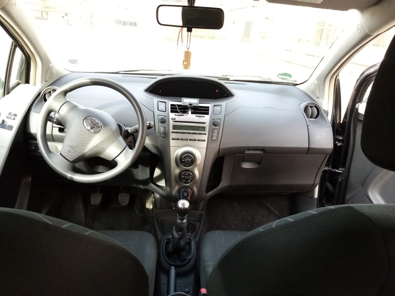 Toyota Yaris 1.3 VVT-i 99к.с Facelift., снимка 15 - Автомобили и джипове - 49230465