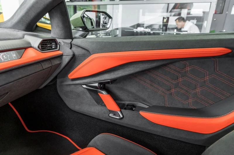 Lamborghini Revuelto, снимка 17 - Автомобили и джипове - 51450662