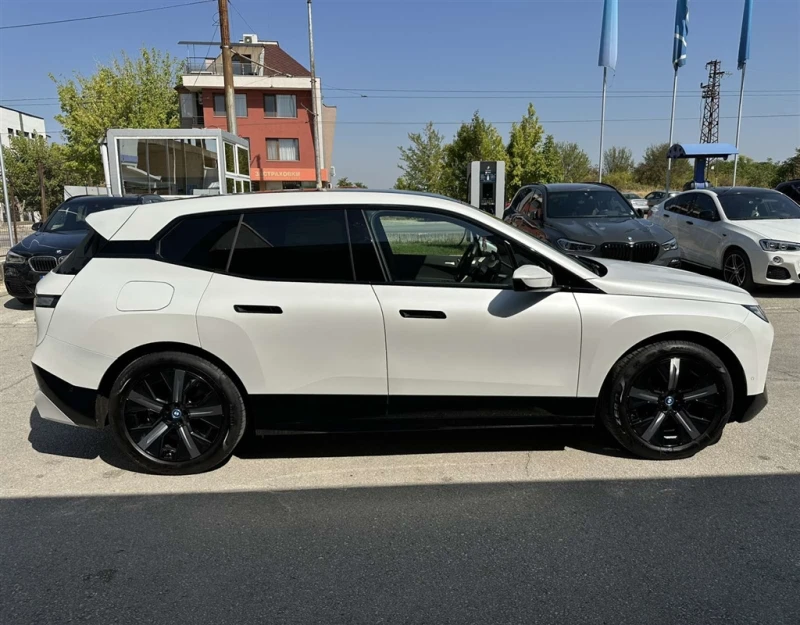 BMW iX xDrive50, снимка 14 - Автомобили и джипове - 51606243