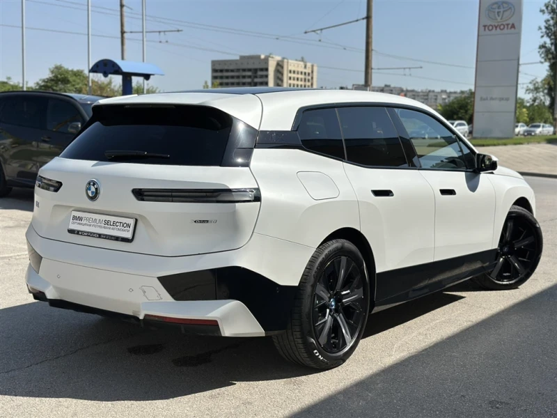 BMW iX xDrive50, снимка 2 - Автомобили и джипове - 51606243