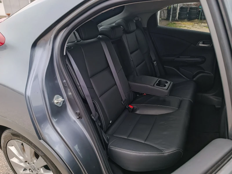 Honda Civic 1.8i-140кс-ШВЕЙЦАРИЯ-РЪЧКА-6ск-ДИСТРОНИК-NAVI, снимка 11 - Автомобили и джипове - 52974628
