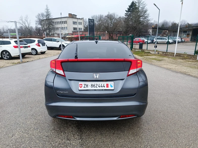 Honda Civic 1.8i-140кс-ШВЕЙЦАРИЯ-РЪЧКА-6ск-ДИСТРОНИК-NAVI, снимка 4 - Автомобили и джипове - 52974628