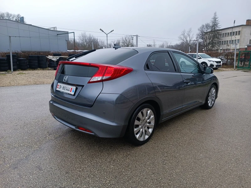 Honda Civic 1.8i-140кс-ШВЕЙЦАРИЯ-РЪЧКА-6ск-ДИСТРОНИК-NAVI, снимка 3 - Автомобили и джипове - 52974628